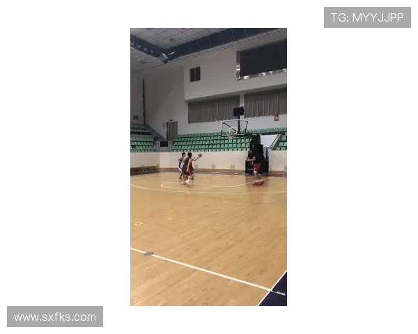 篮球训练中“防守后视野转移”技巧是否决定协防效率高低